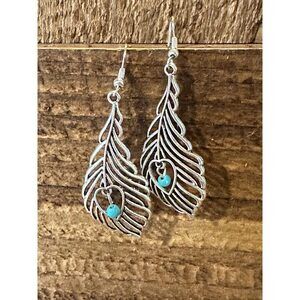 Boho Vintage Chic Southwestern Feather Dangle Wire Earrings, Silver Plated, Gif
